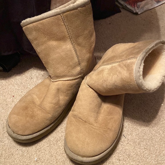 UGG Shoes - Tan Uggs. Size 9